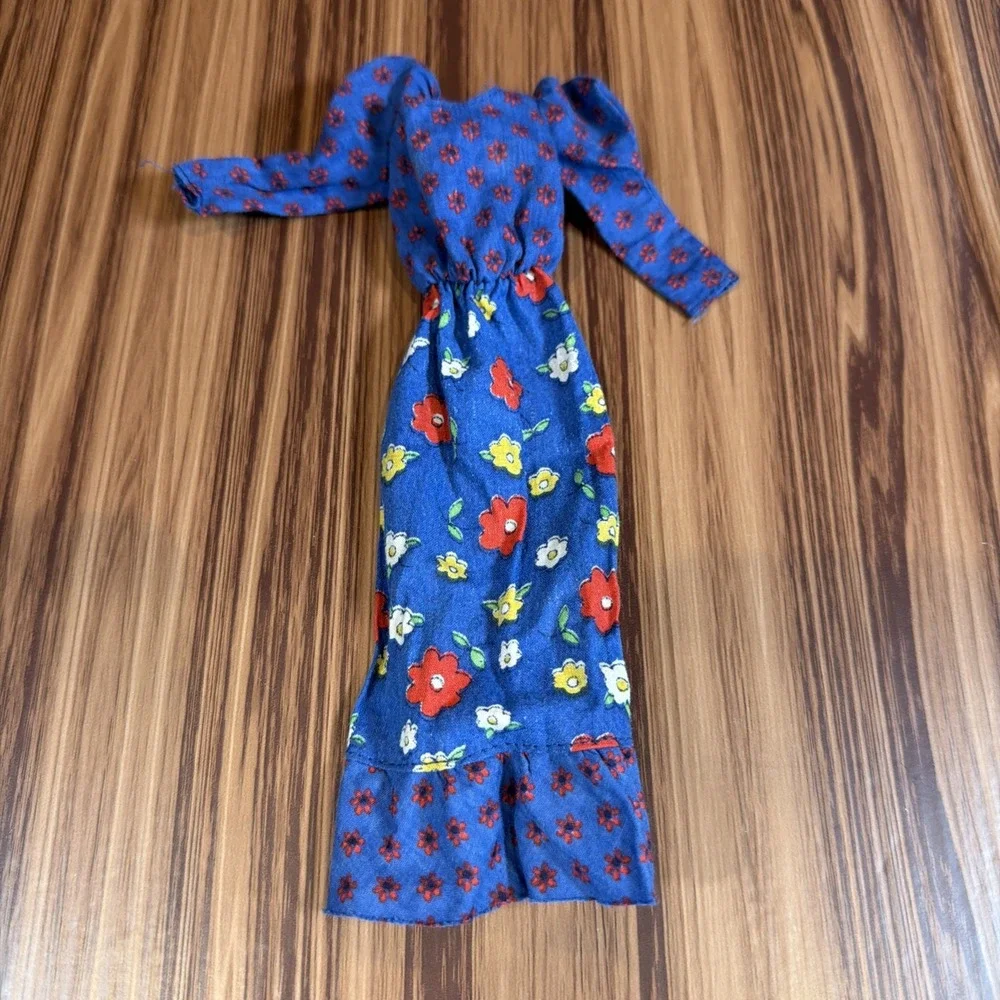 Vintage 1973 Barbie #3343 Best Buy Blue‎ With Red Flowers Peasant Dress Floral